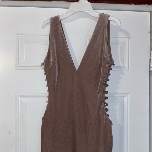 Dress - Picture 4 of 4